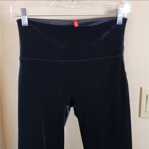 Spanx Velvet High Rise Leggings | Black | Medium - Picture 5 of 6